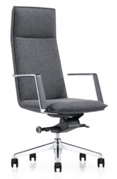 Caiser kontor- og konferansestol med høy rygg, armlener og grå ull, sett skrått forfra